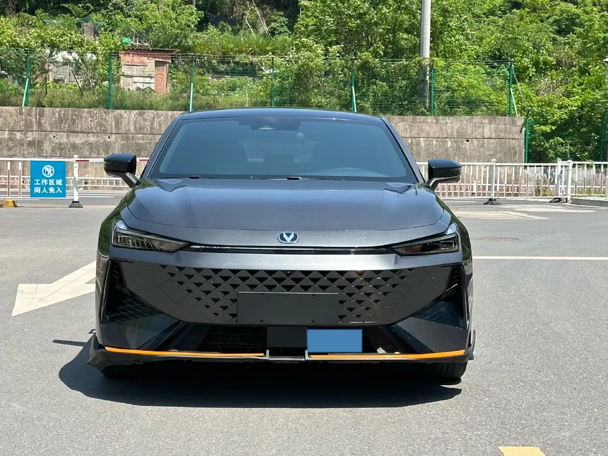 2024 ChangAn UNI-V 1.5T 188HP L4 7DCT,autocango,china used car exporter,china ev exporter,chinese used car exporter,chinese used ev exporter