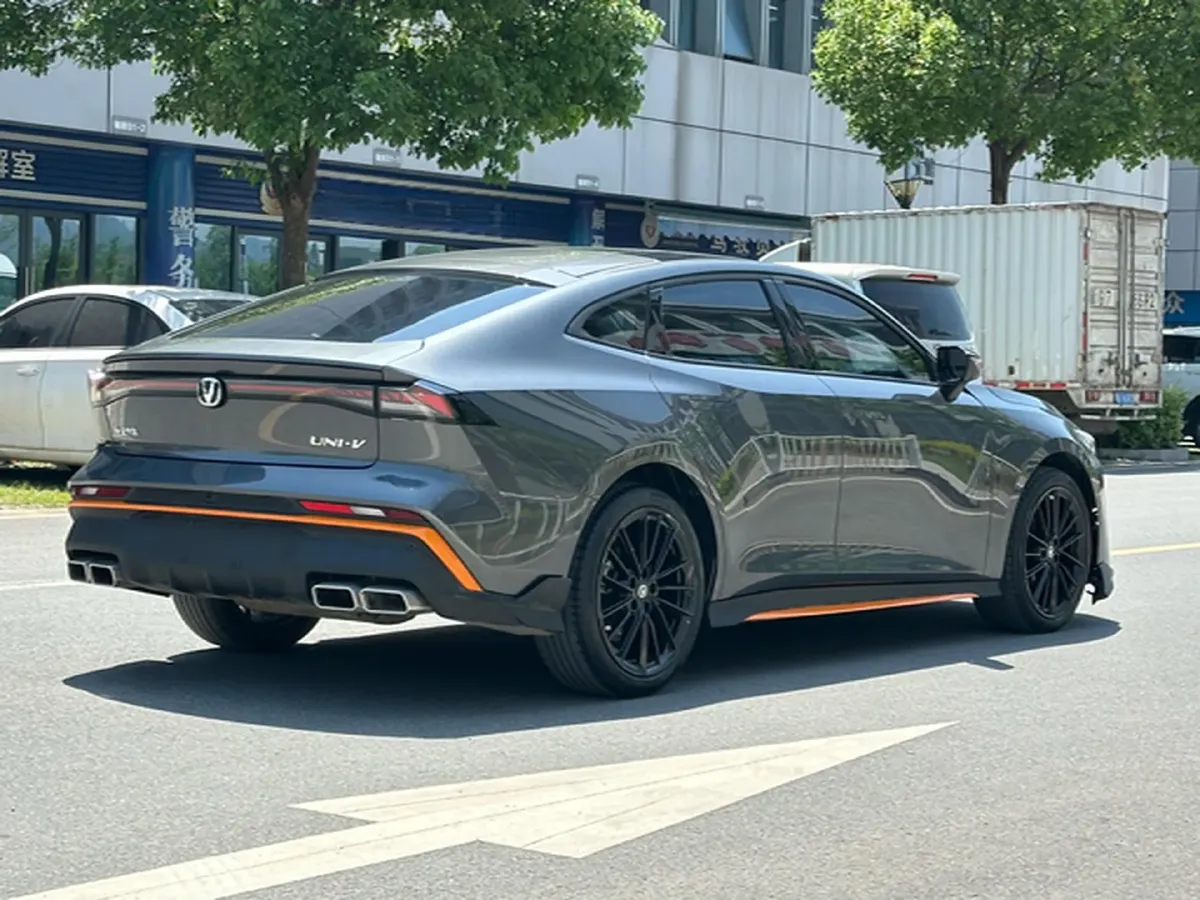 2024 ChangAn UNI-V 1.5T 188HP L4 7DCT,autocango,china used car exporter,china ev exporter,chinese used car exporter,chinese used ev exporter