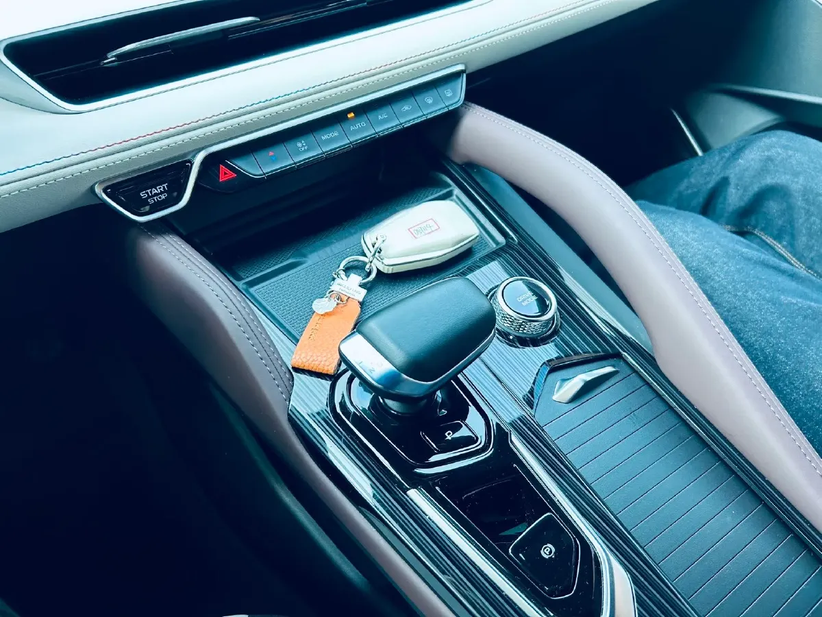 2021 Geely Monjaro 2.0T 238HP L4 8AT,autocango,china used car exporter,china ev exporter,chinese used car exporter,chinese used ev exporter