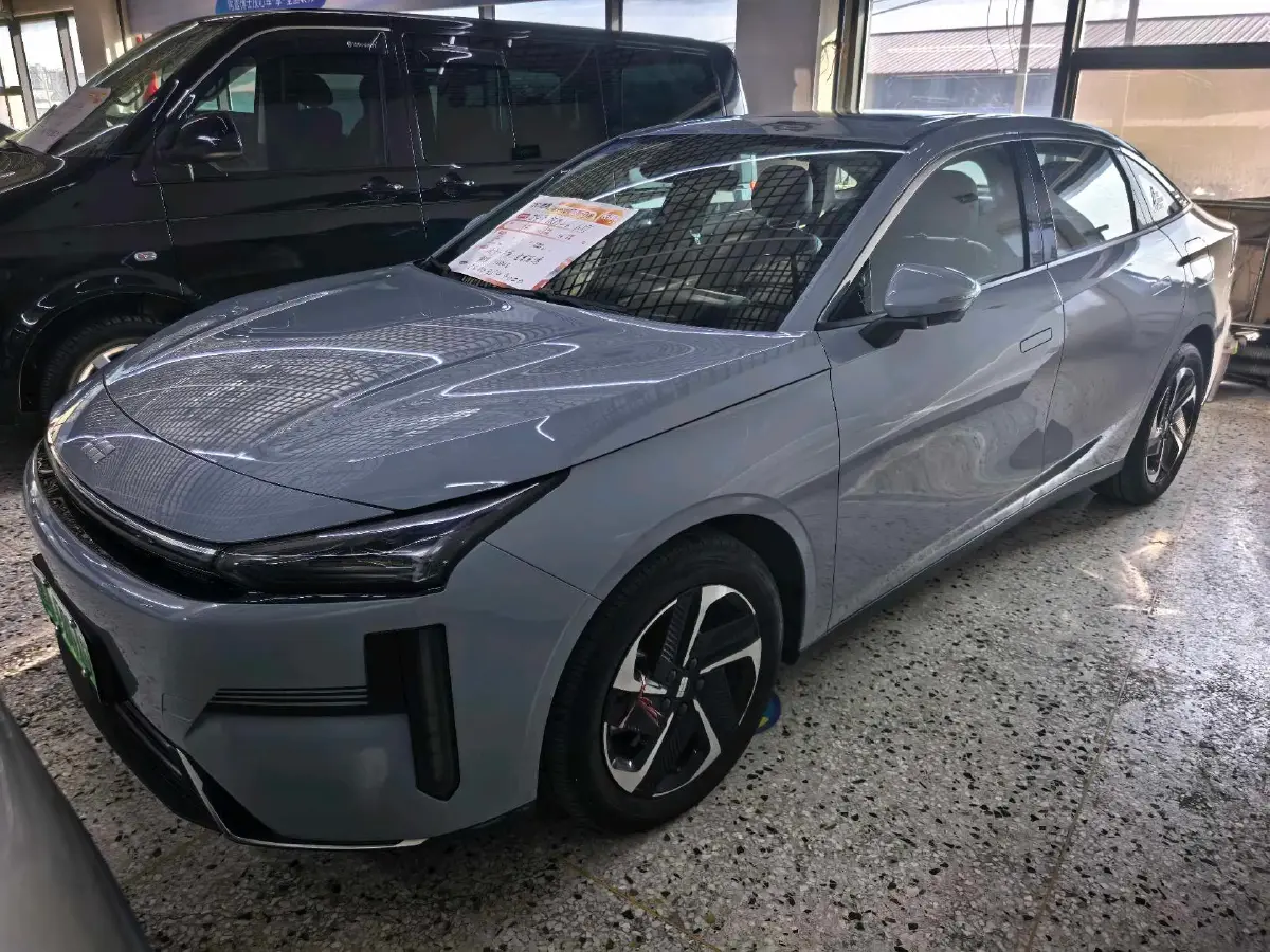 2024 Geely Galaxy L6 1.5T 163HP L4 3DHT PHEV