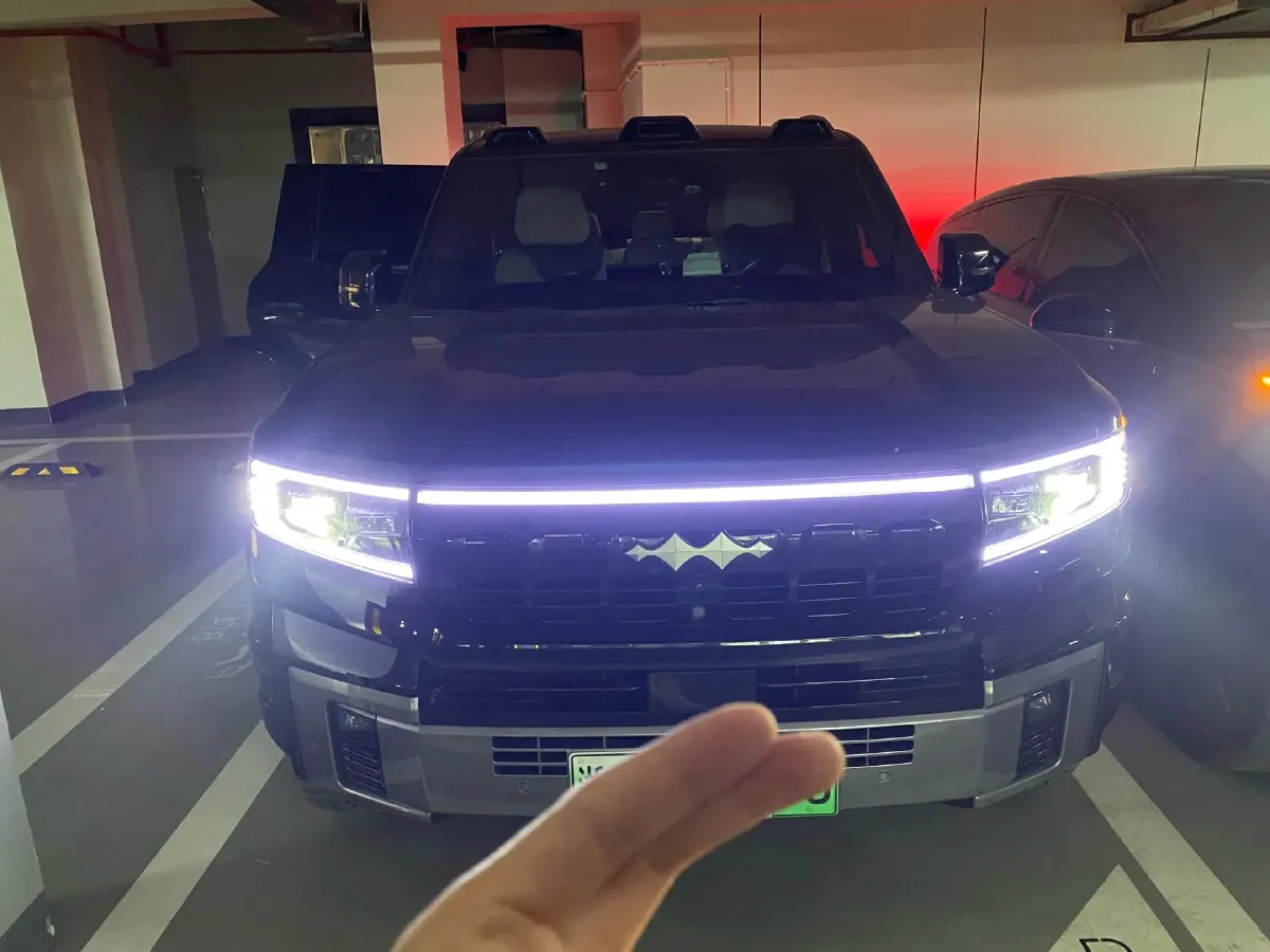 2025 FangChengBao Bao 8 2.0T 245HP L4 E-CVT PHEV 36.8KWH,autocango,china used car exporter,china ev exporter,chinese used car exporter,chinese used ev exporter