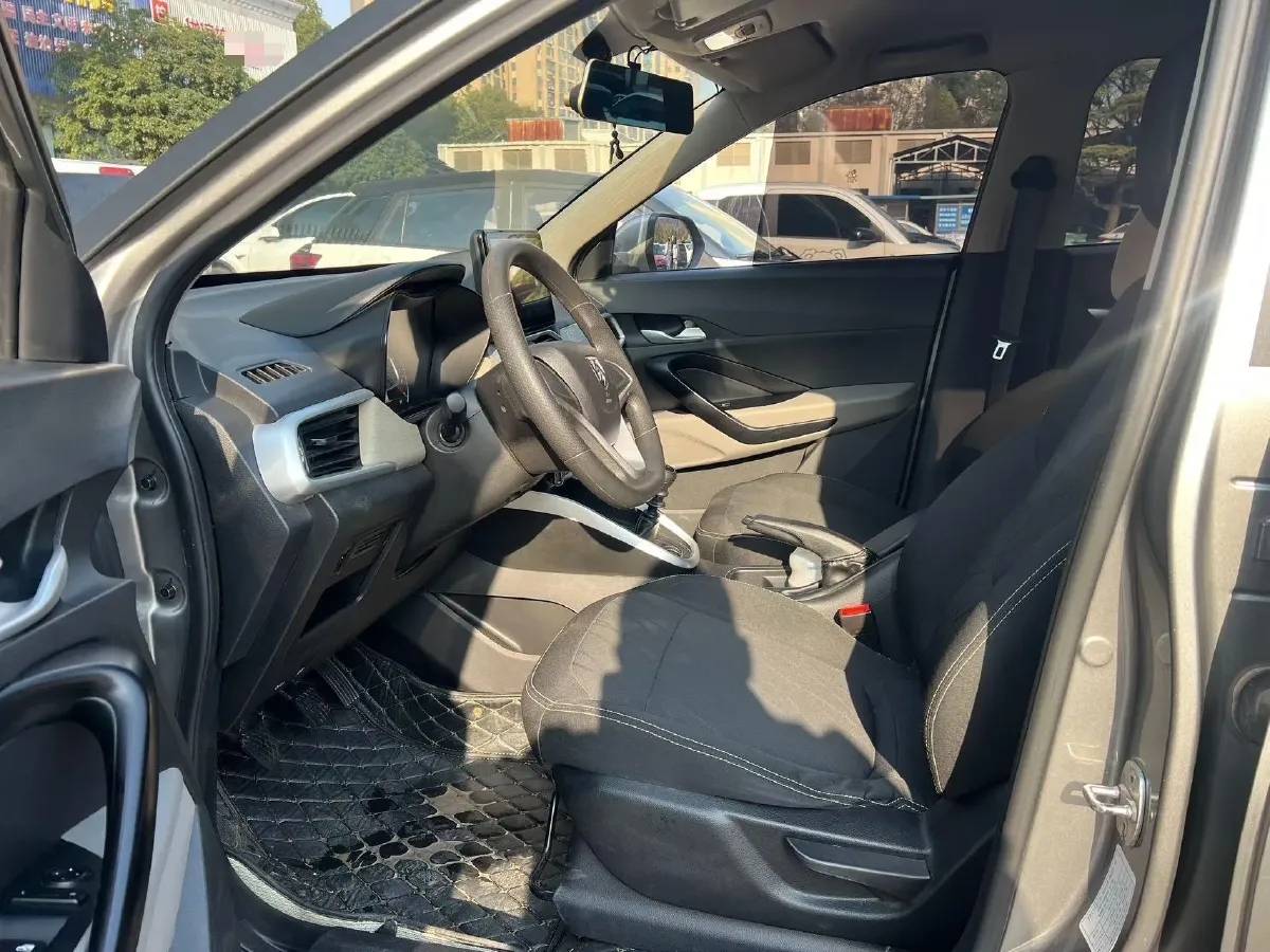 2021 BaoJun 510 1.5L 99HP L4 6MT,autocango,china used car exporter,china ev exporter,chinese used car exporter,chinese used ev exporter