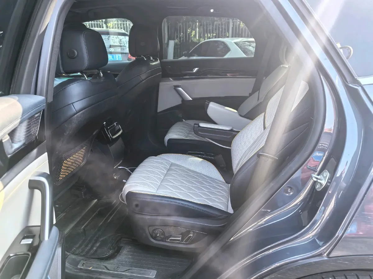 2022 Jeep Grand Commander 2.0T 265HP L4 9AT,autocango,china used car exporter,china ev exporter,chinese used car exporter,chinese used ev exporter