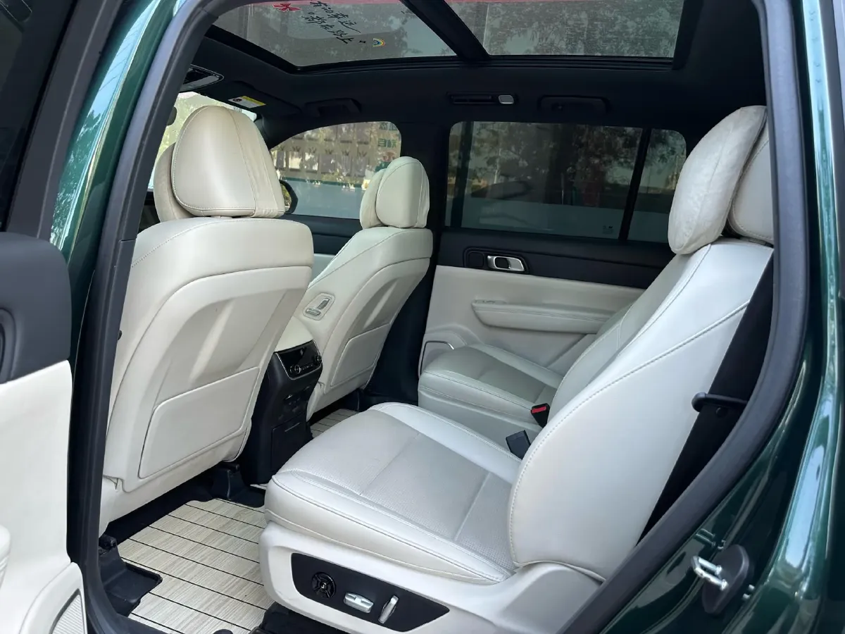 2021 Li ONE Range Extended 131HP REEV 40.5KWH,autocango,china used car exporter,china ev exporter,chinese used car exporter,chinese used ev exporter