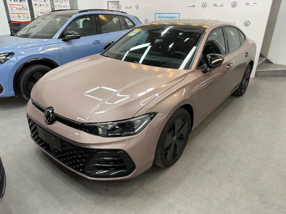 2025 Volkswagen Passat 2.0T 220HP L4 7DCT