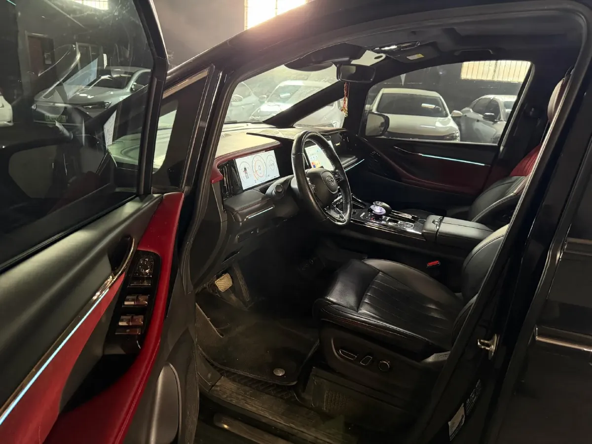 2023 GAC Trumpchi M8 2.0T 252HP L4 8AT,autocango,china used car exporter,china ev exporter,chinese used car exporter,chinese used ev exporter