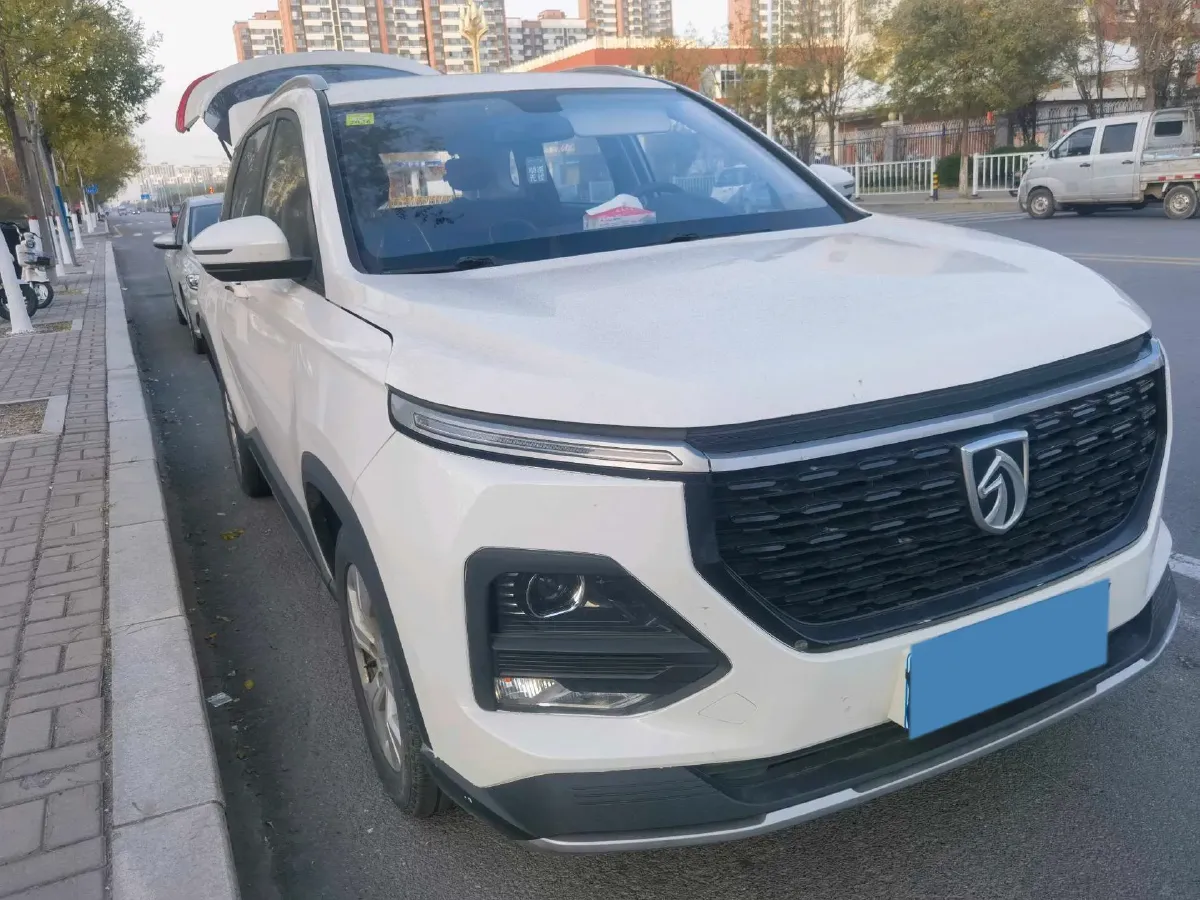 2020 BaoJun 530 1.5T 147HP L4 6MT,autocango,china used car exporter,china ev exporter,chinese used car exporter,chinese used ev exporter