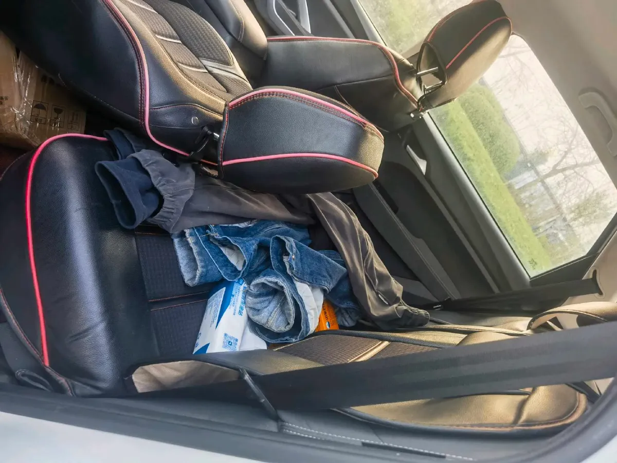 2020 BaoJun 530 1.5T 147HP L4 6MT,autocango,china used car exporter,china ev exporter,chinese used car exporter,chinese used ev exporter