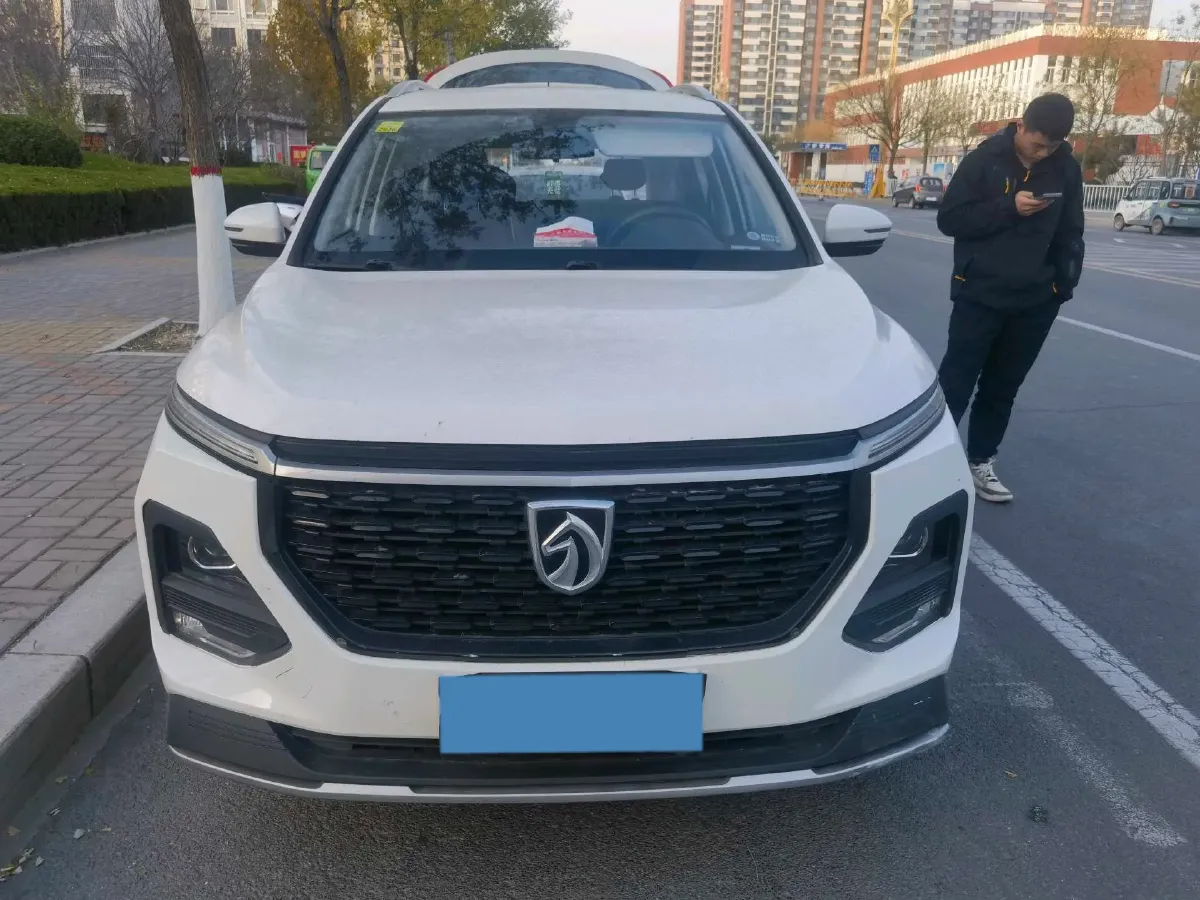 2020 BaoJun 530 1.5T 147HP L4 6MT,autocango,china used car exporter,china ev exporter,chinese used car exporter,chinese used ev exporter