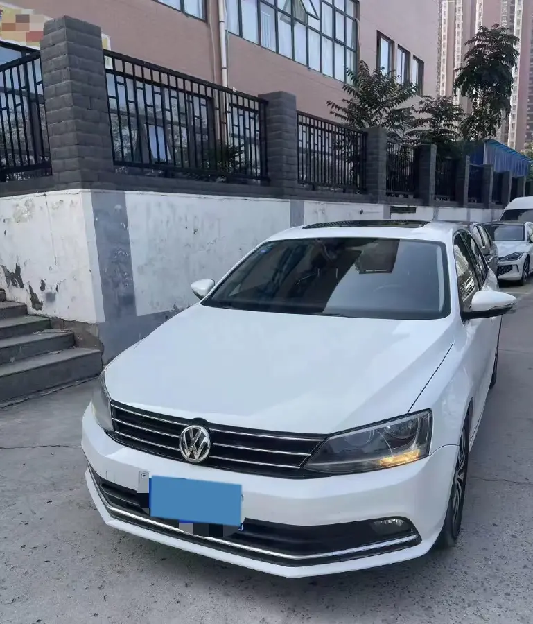 2018 Volkswagen Sagitar 1.2T 110HP L4 7DCT