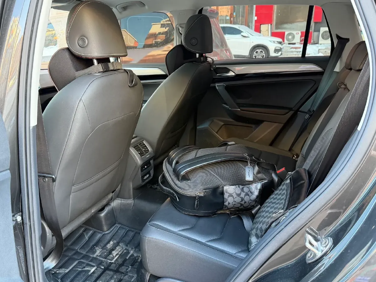 2019 Jeep Cherokee 2.0T 234HP L4 9AT,autocango,china used car exporter,china ev exporter,chinese used car exporter,chinese used ev exporter