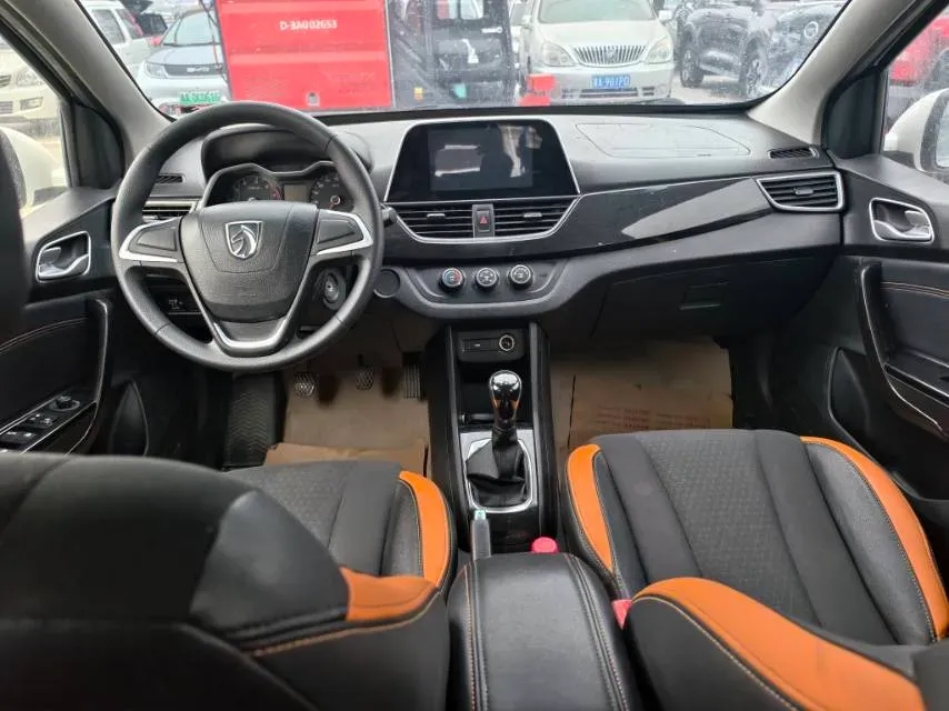 2016 BaoJun 310 1.2L 82HP L4 5MT,autocango,china used car exporter,china ev exporter,chinese used car exporter,chinese used ev exporter