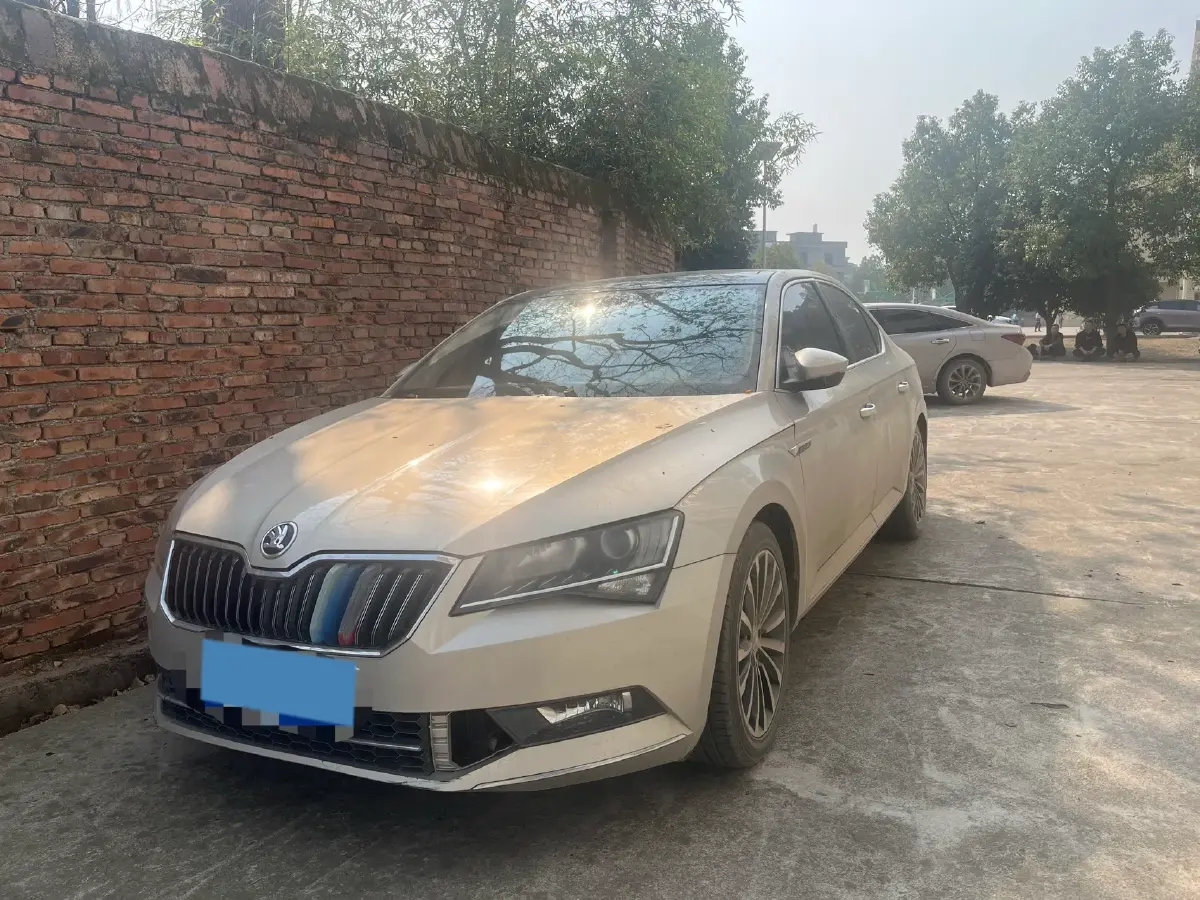 2018 Skoda Superb 1.8T 180HP L4 7DCT