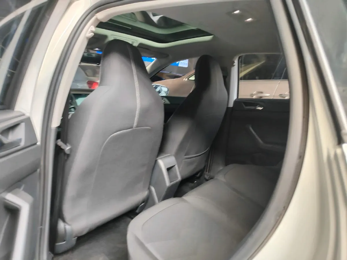 2021 DongFeng Aeolus AX7 1.6T 170HP L4 6AT,autocango,china used car exporter,china ev exporter,chinese used car exporter,chinese used ev exporter