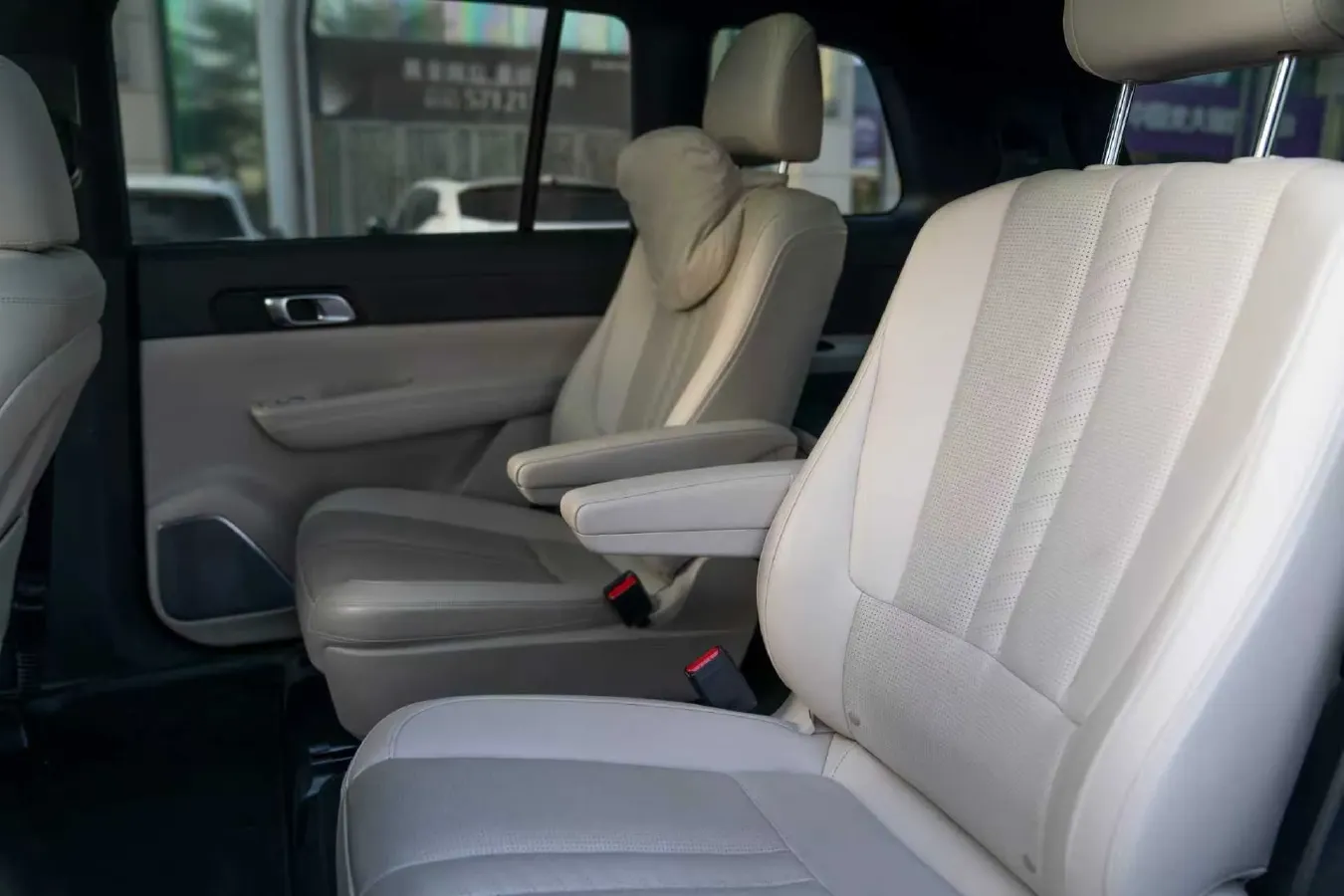 2021 Li ONE Range Extended 131HP REEV 40.5KWH,autocango,china used car exporter,china ev exporter,chinese used car exporter,chinese used ev exporter