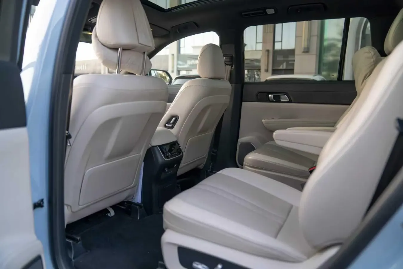 2021 Li ONE Range Extended 131HP REEV 40.5KWH,autocango,china used car exporter,china ev exporter,chinese used car exporter,chinese used ev exporter