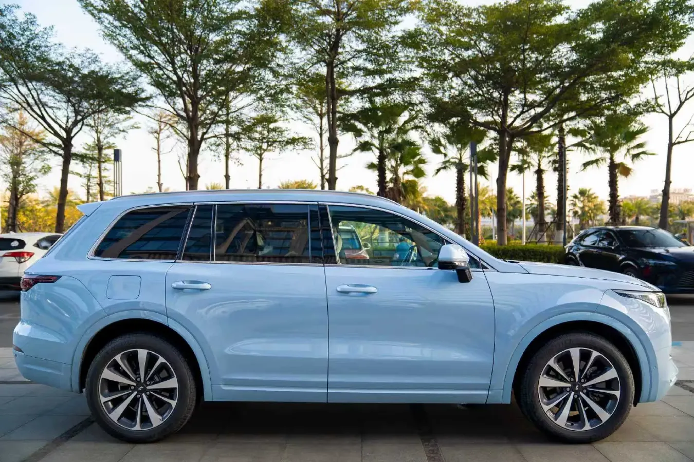 2021 Li ONE Range Extended 131HP REEV 40.5KWH,autocango,china used car exporter,china ev exporter,chinese used car exporter,chinese used ev exporter