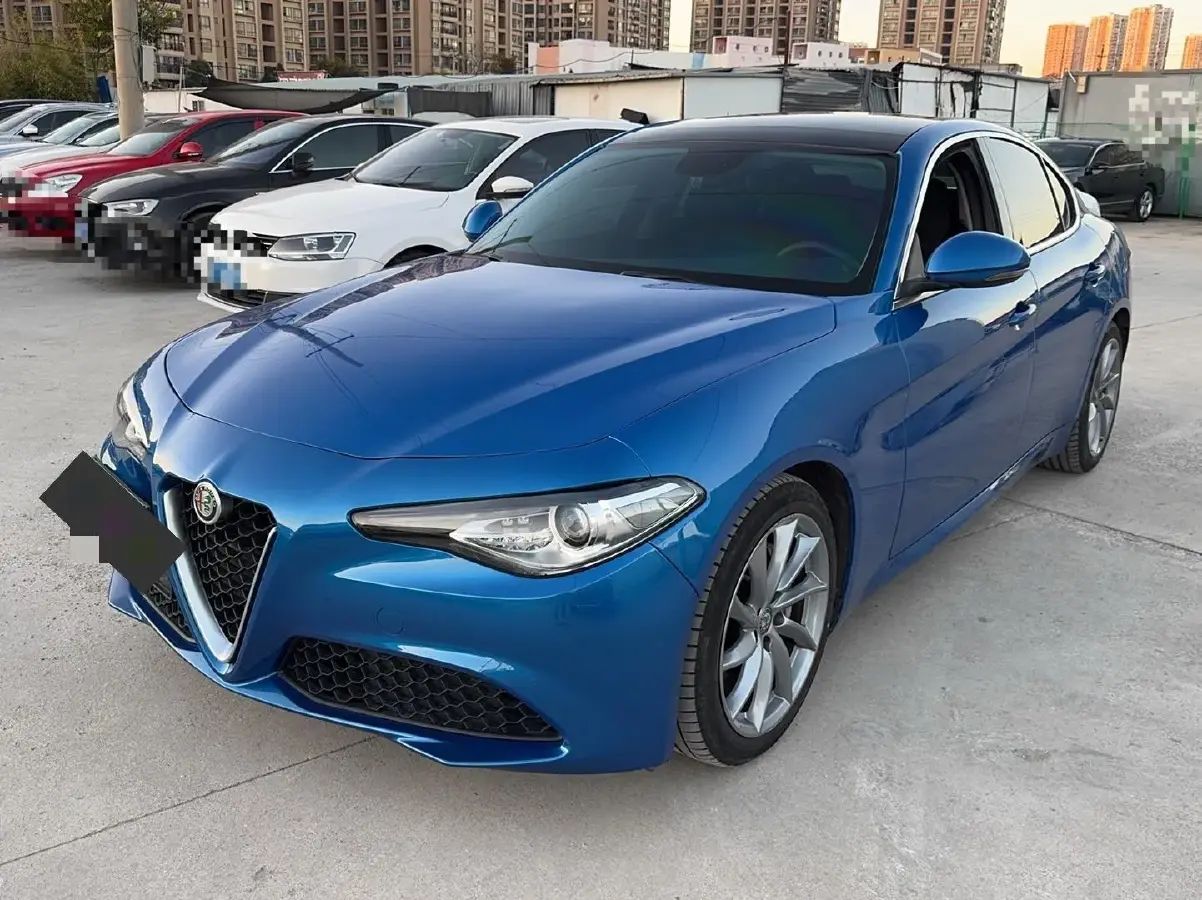2017 Alfa Romeo Giulia 2.0T 200HP L4 8AT