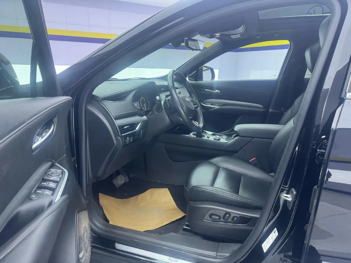 2020 Cadillac XT4 2.0T 241HP L4 9AT,autocango,china used car exporter,china ev exporter,chinese used car exporter,chinese used ev exporter