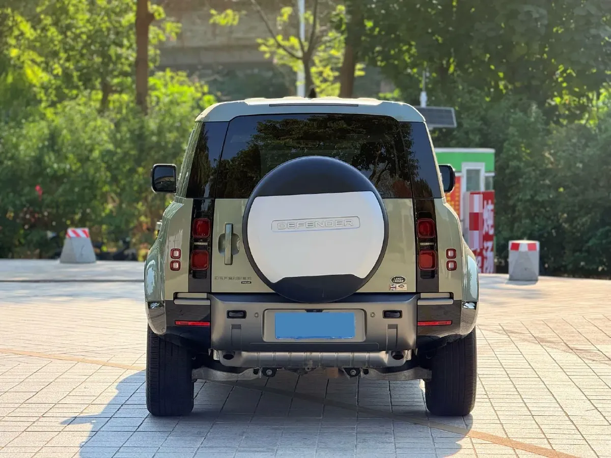 2021 Land Rover Defender 3.0T 400HP L6 8AT,autocango,china used car exporter,china ev exporter,chinese used car exporter,chinese used ev exporter