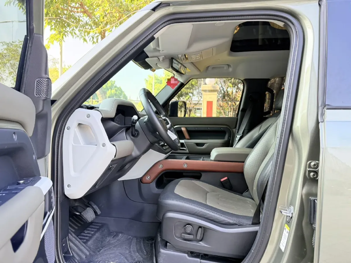 2021 Land Rover Defender 3.0T 400HP L6 8AT,autocango,china used car exporter,china ev exporter,chinese used car exporter,chinese used ev exporter