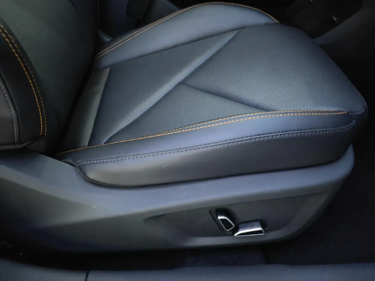 2022 ChangAn UNI-V 1.5T 188HP L4 7DCT,autocango,china used car exporter,china ev exporter,chinese used car exporter,chinese used ev exporter