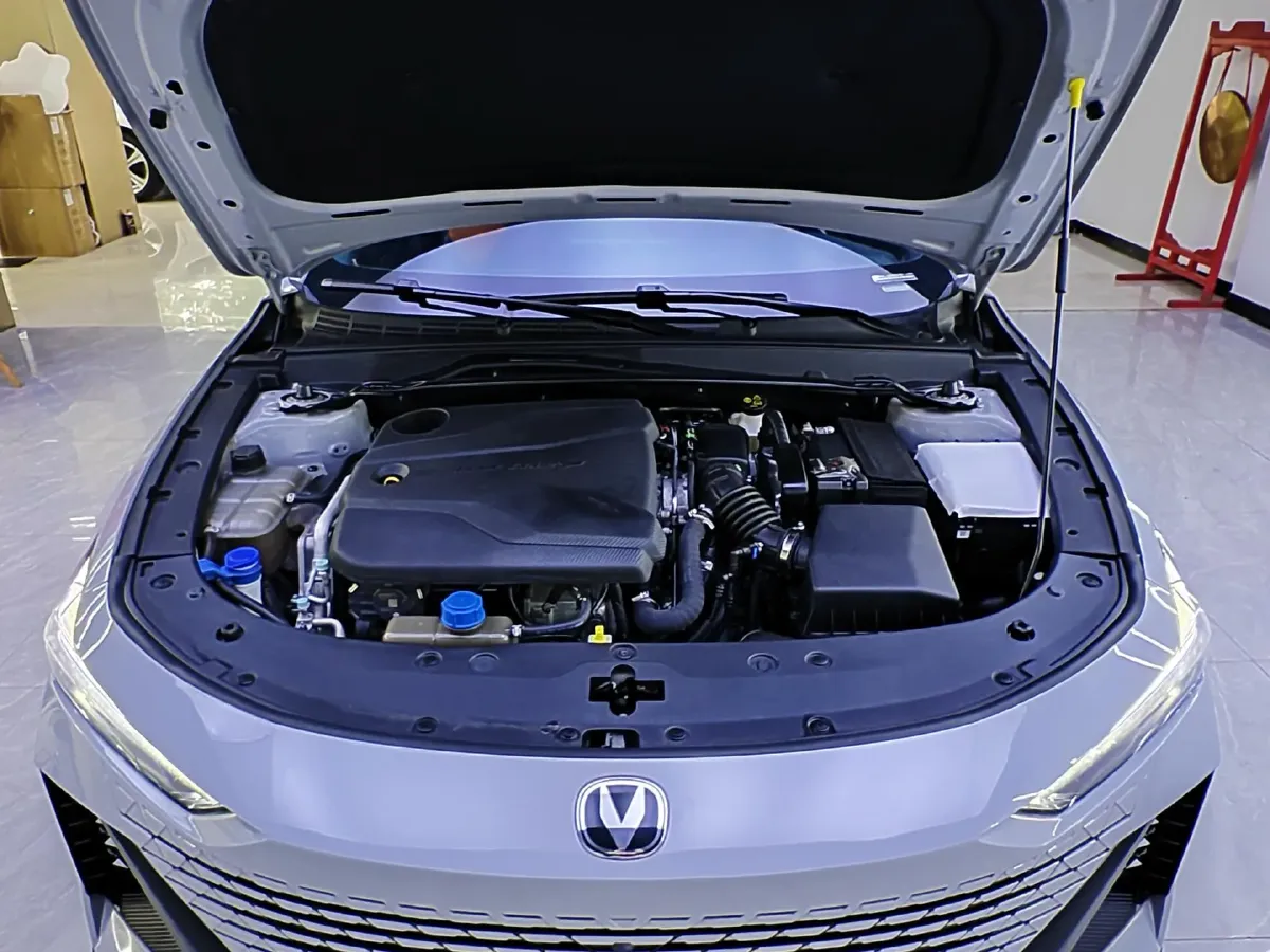 2022 ChangAn UNI-V 1.5T 188HP L4 7DCT,autocango,china used car exporter,china ev exporter,chinese used car exporter,chinese used ev exporter