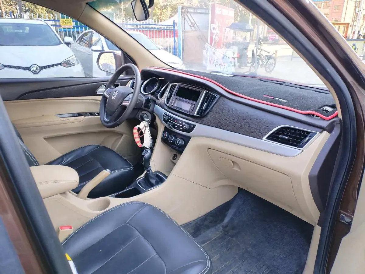 2019 BaoJun 730 1.5L 105HP L4 6MT,autocango,china used car exporter,china ev exporter,chinese used car exporter,chinese used ev exporter