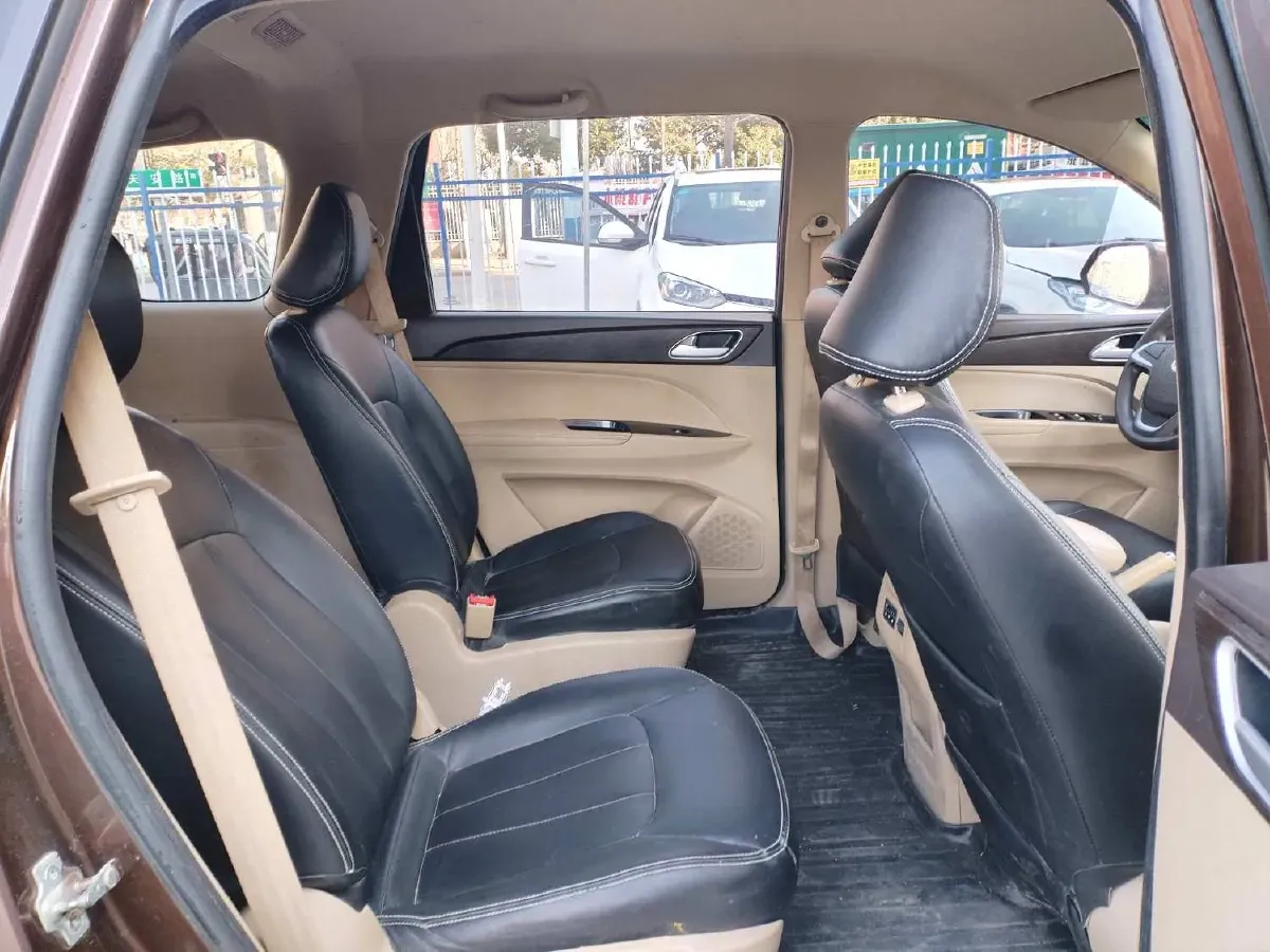 2019 BaoJun 730 1.5L 105HP L4 6MT,autocango,china used car exporter,china ev exporter,chinese used car exporter,chinese used ev exporter