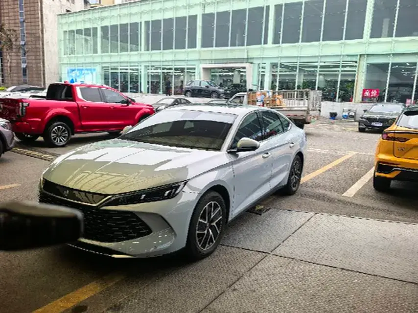 2024 BYD QinL 1.5L 101HP L4 E-CVT PHEV 15.87KWH