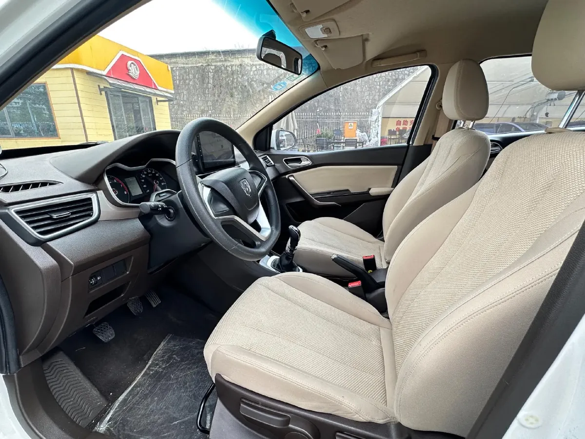 2017 BaoJun 310W 1.5L 112HP L4 6MT,autocango,china used car exporter,china ev exporter,chinese used car exporter,chinese used ev exporter