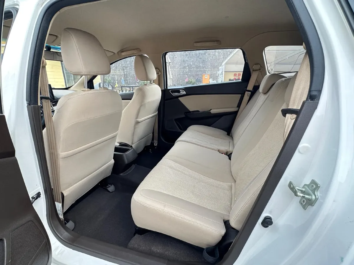 2017 BaoJun 310W 1.5L 112HP L4 6MT,autocango,china used car exporter,china ev exporter,chinese used car exporter,chinese used ev exporter