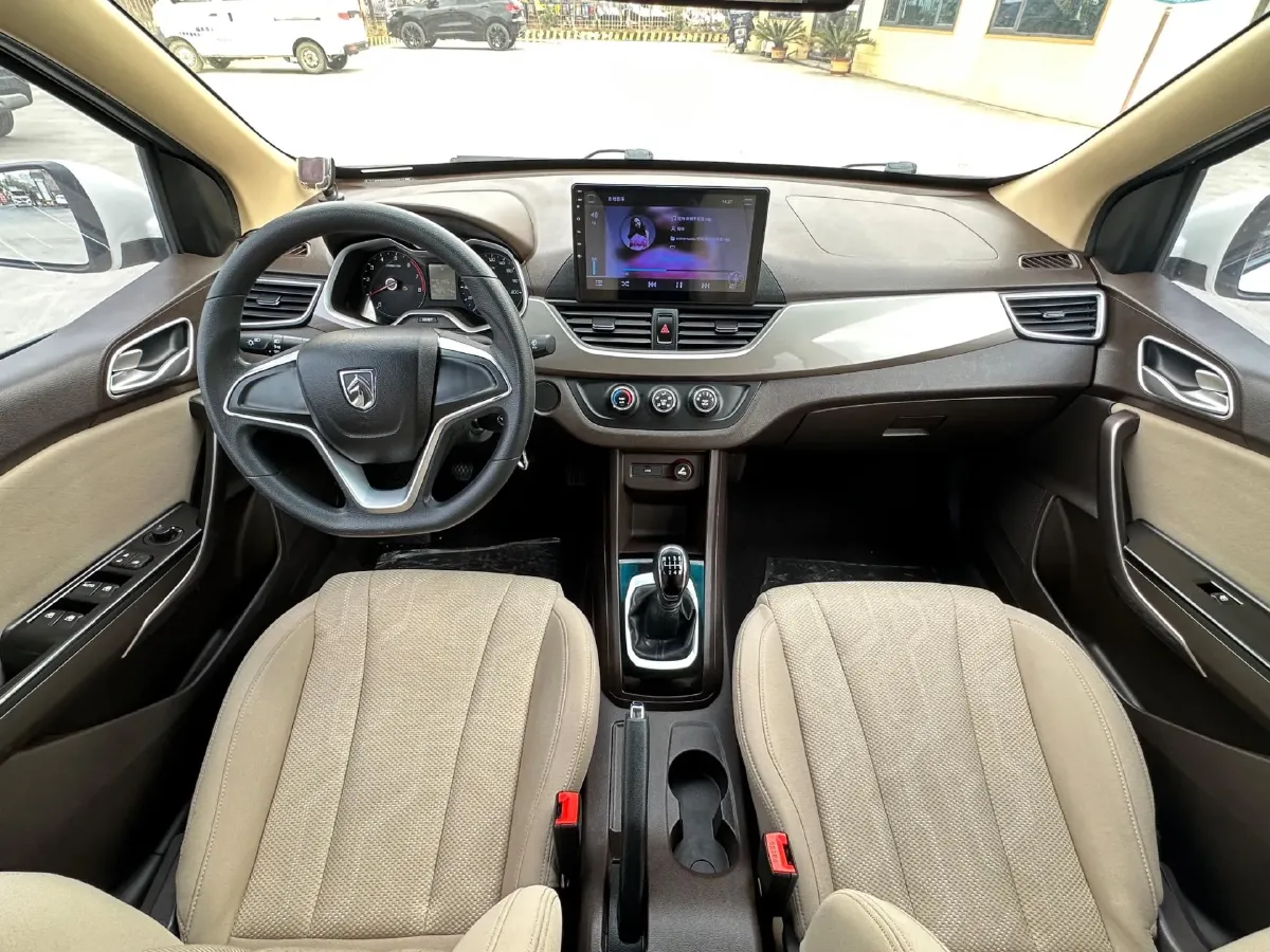 2017 BaoJun 310W 1.5L 112HP L4 6MT,autocango,china used car exporter,china ev exporter,chinese used car exporter,chinese used ev exporter