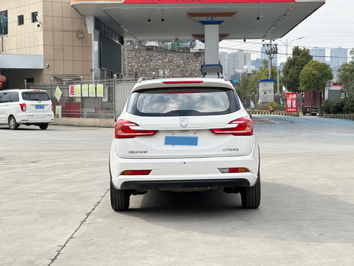 2017 BaoJun 310W 1.5L 112HP L4 6MT,autocango,china used car exporter,china ev exporter,chinese used car exporter,chinese used ev exporter