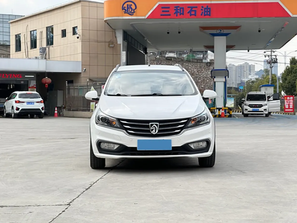 2017 BaoJun 310W 1.5L 112HP L4 6MT,autocango,china used car exporter,china ev exporter,chinese used car exporter,chinese used ev exporter