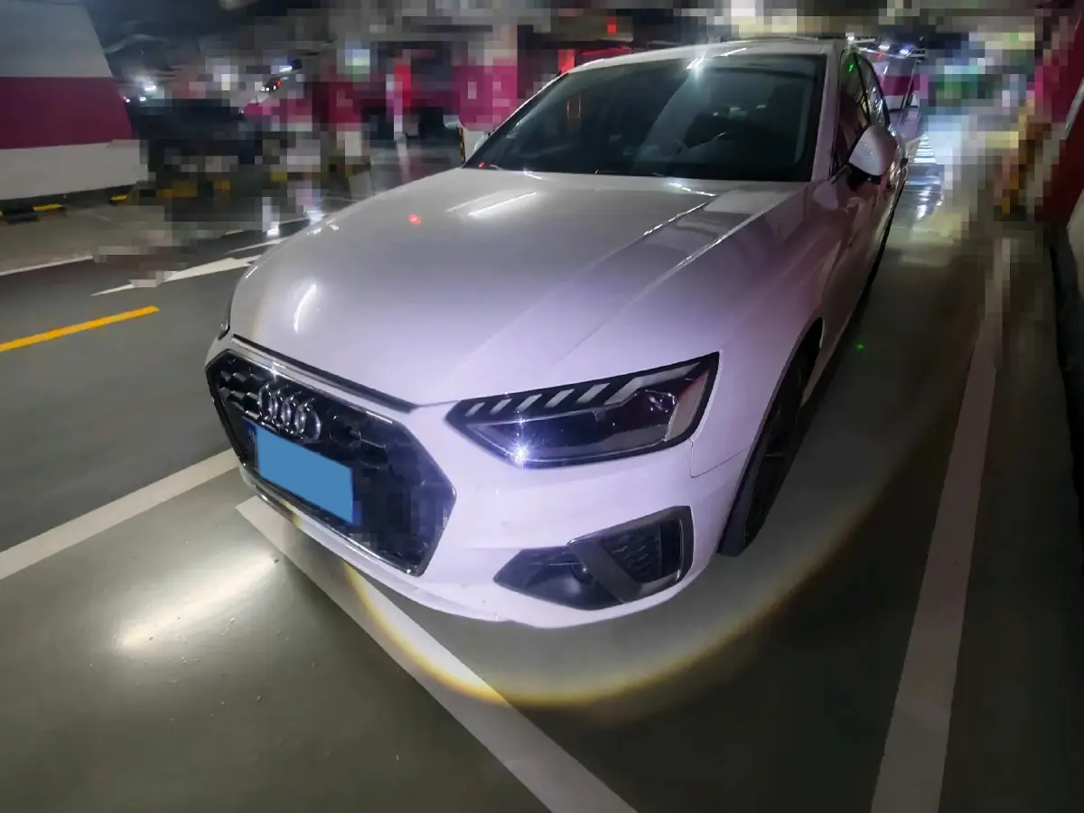 2022 Audi A4L 2.0T 190HP L4 7DCT