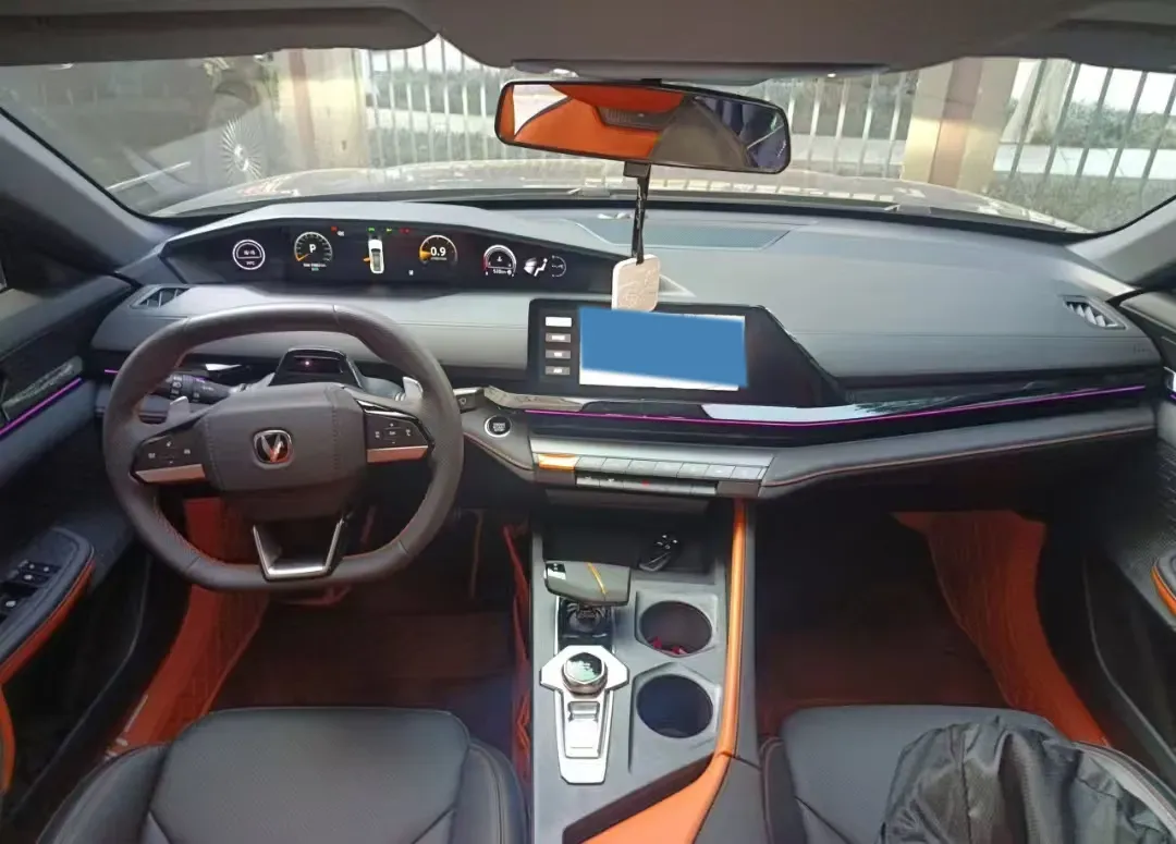 2022 ChangAn UNI-V 1.5T 188HP L4 7DCT,autocango,china used car exporter,china ev exporter,chinese used car exporter,chinese used ev exporter