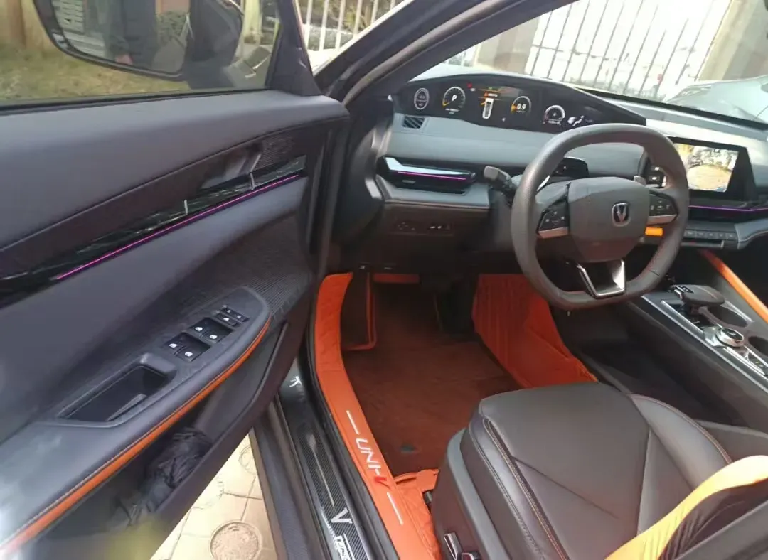 2022 ChangAn UNI-V 1.5T 188HP L4 7DCT,autocango,china used car exporter,china ev exporter,chinese used car exporter,chinese used ev exporter