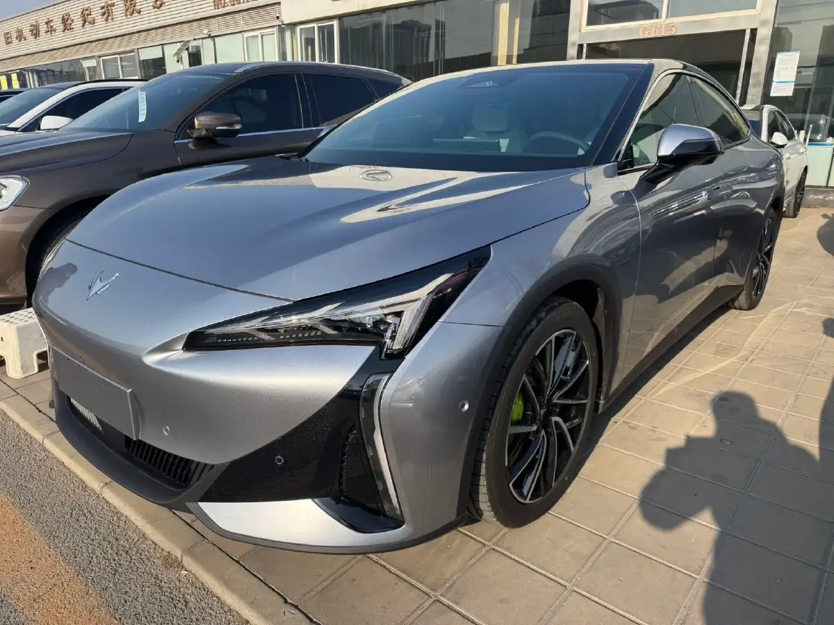 2024 ARCFOX αT5 BEV 79.2KWH