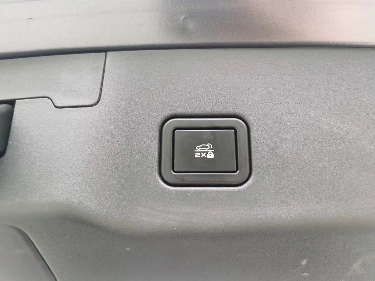 2022 ChangAn UNI-V 1.5T 188HP L4 7DCT,autocango,china used car exporter,china ev exporter,chinese used car exporter,chinese used ev exporter