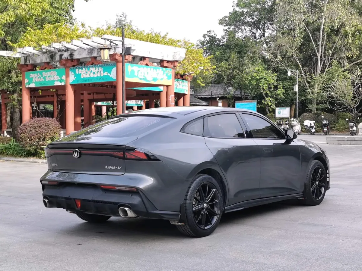 2022 ChangAn UNI-V 1.5T 188HP L4 7DCT,autocango,china used car exporter,china ev exporter,chinese used car exporter,chinese used ev exporter