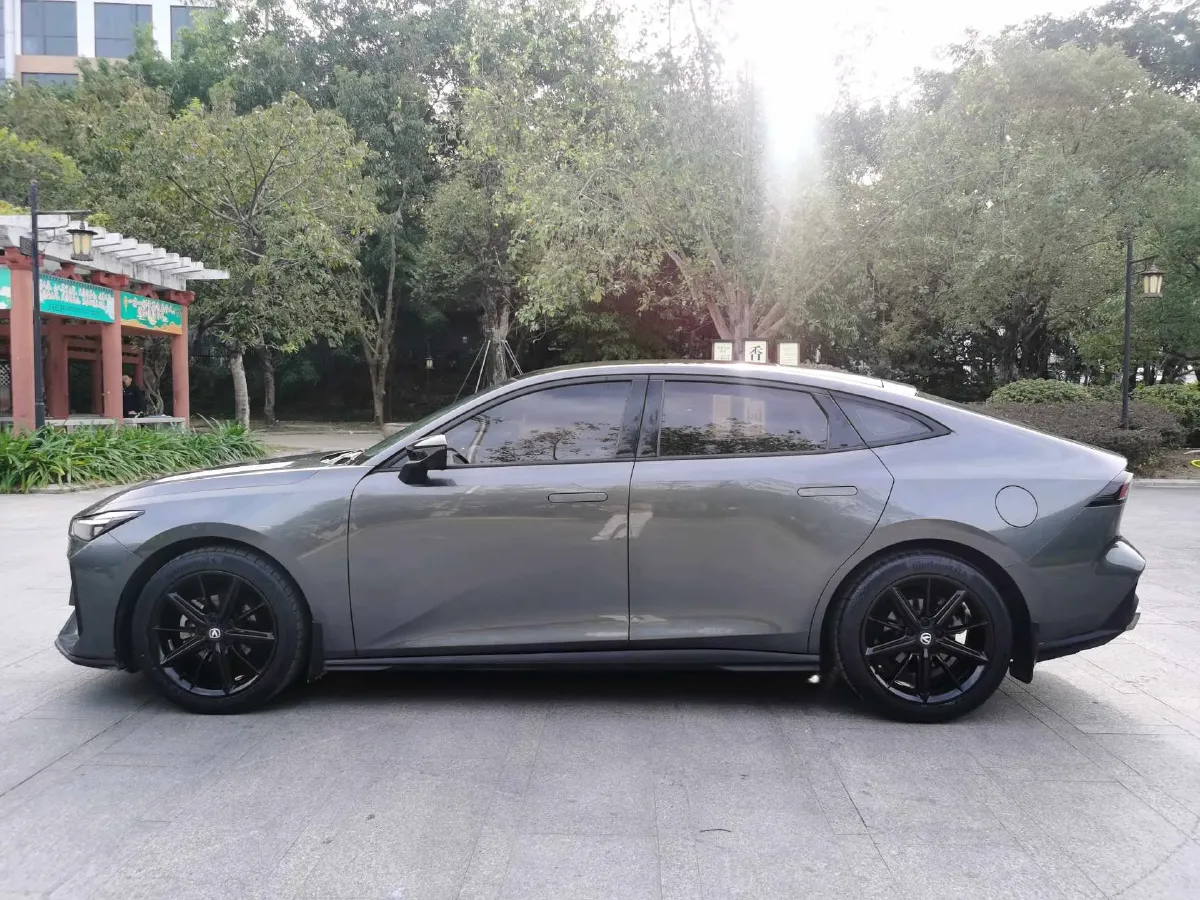 2022 ChangAn UNI-V 1.5T 188HP L4 7DCT,autocango,china used car exporter,china ev exporter,chinese used car exporter,chinese used ev exporter