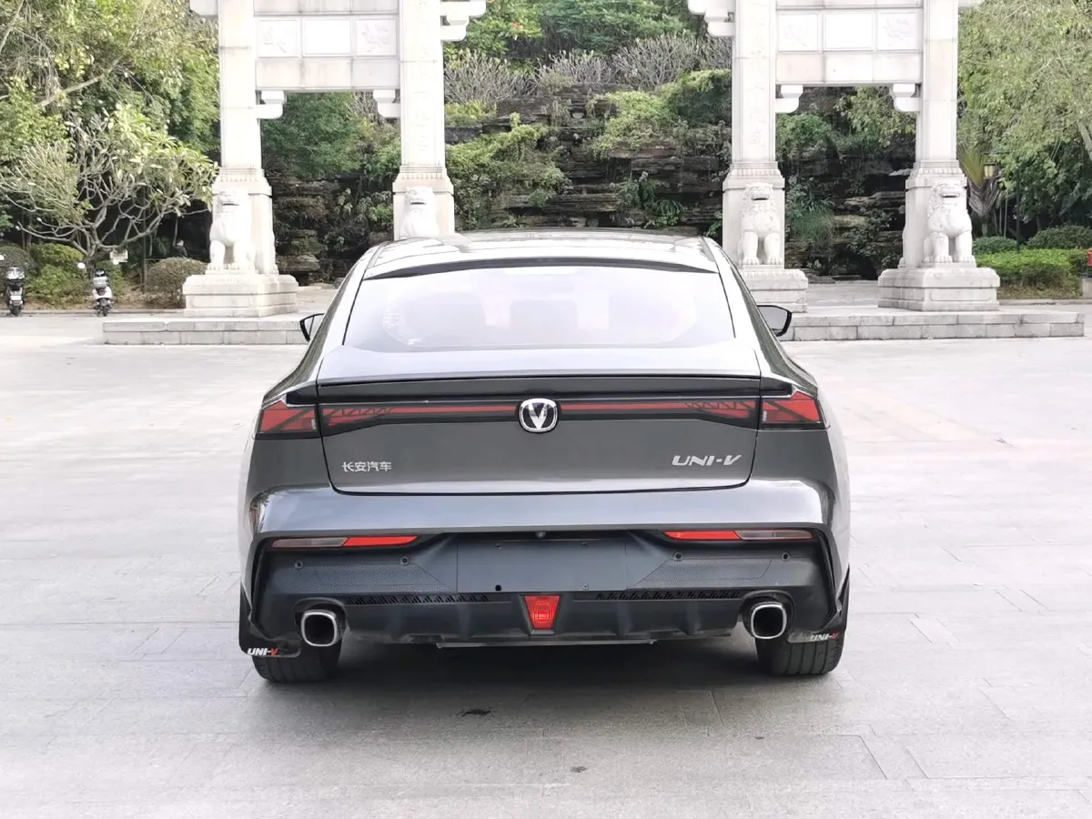 2022 ChangAn UNI-V 1.5T 188HP L4 7DCT,autocango,china used car exporter,china ev exporter,chinese used car exporter,chinese used ev exporter