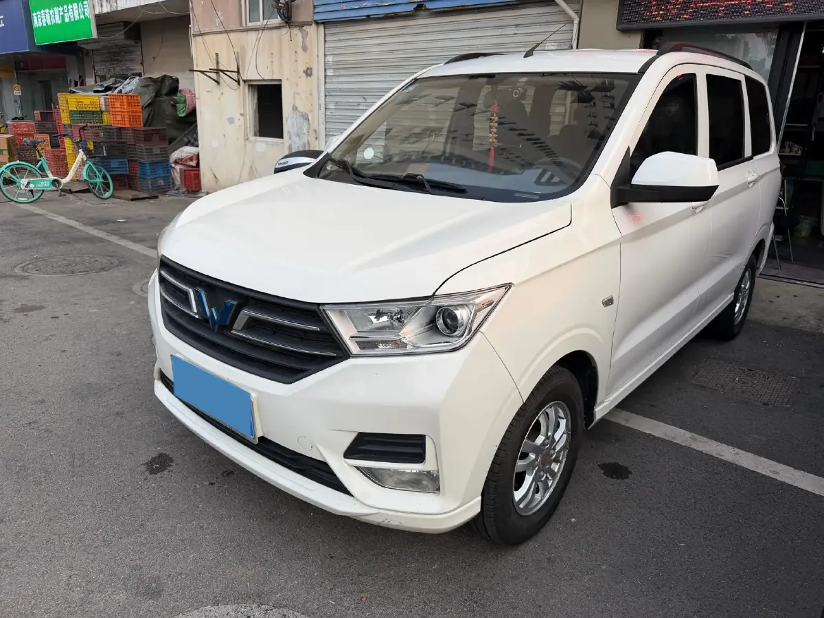 2019 WuLing HongGuang 1.5L 99HP L4 6MT