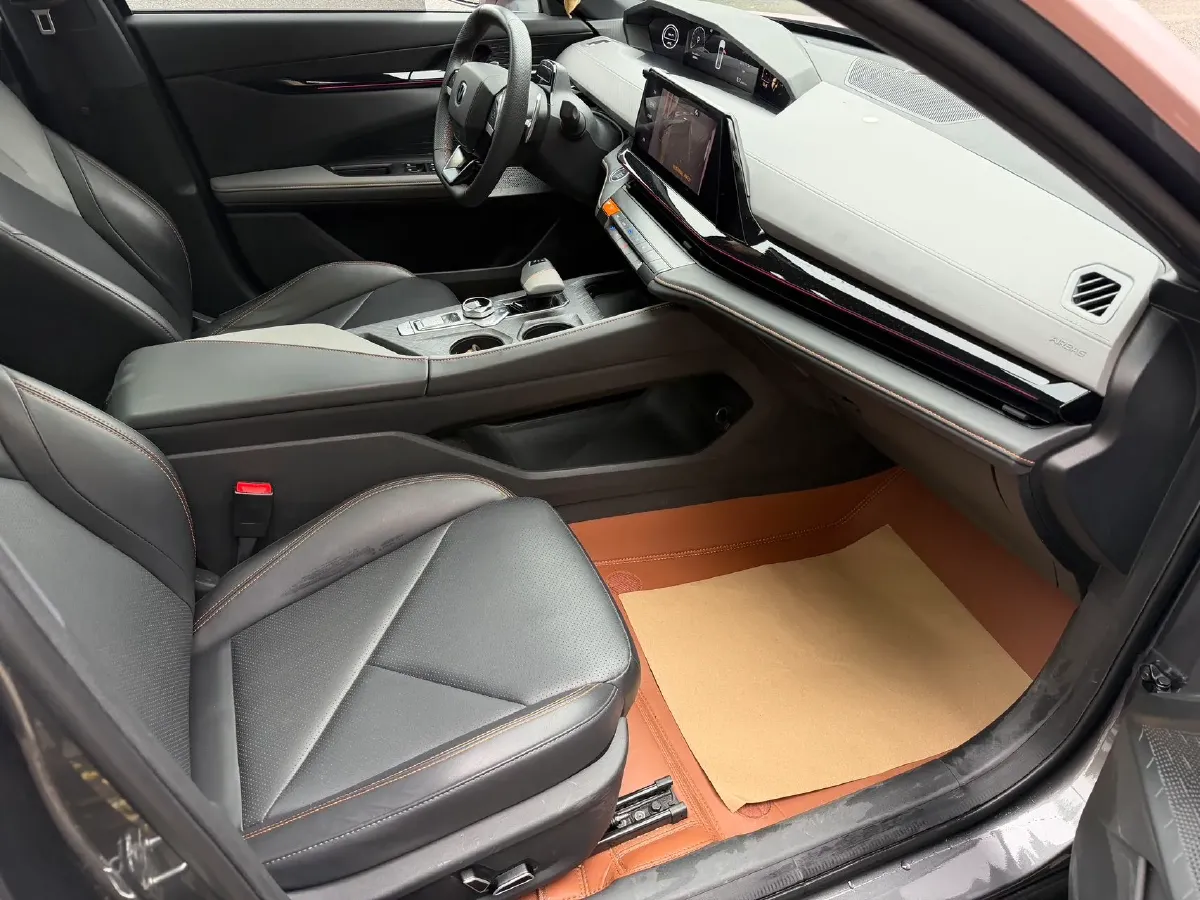 2022 ChangAn UNI-V 1.5T 188HP L4 7DCT,autocango,china used car exporter,china ev exporter,chinese used car exporter,chinese used ev exporter