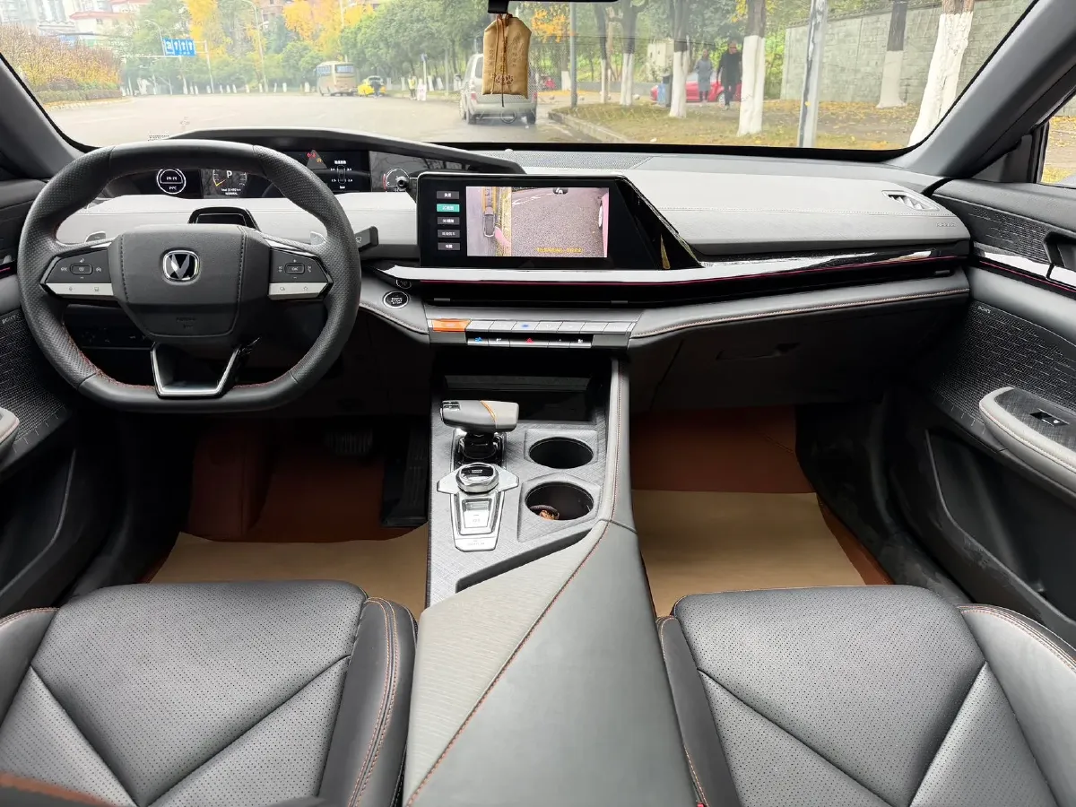 2022 ChangAn UNI-V 1.5T 188HP L4 7DCT,autocango,china used car exporter,china ev exporter,chinese used car exporter,chinese used ev exporter