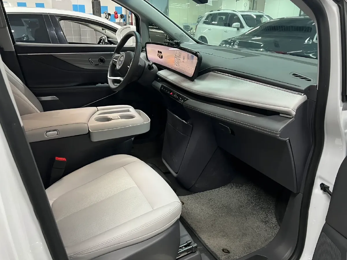 2025 Buick GL8 2.0T 237HP L4 9AT,autocango,china used car exporter,china ev exporter,chinese used car exporter,chinese used ev exporter