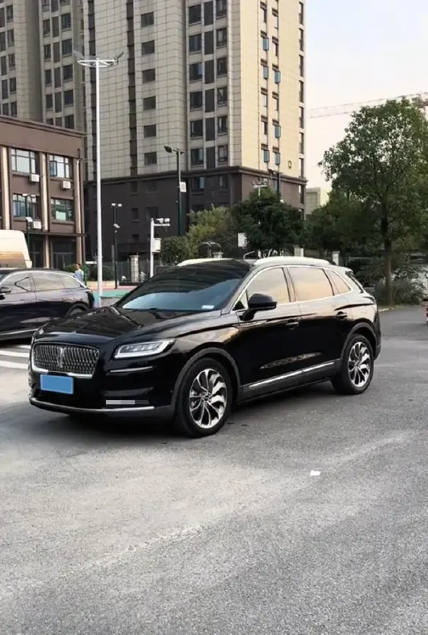 2021 Lincoln Nautilus 2.0T 245HP L4 8AT