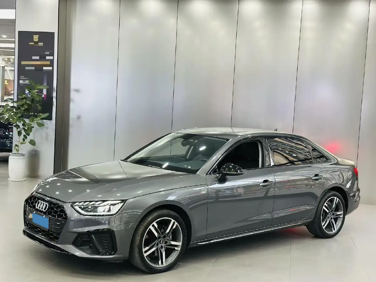 2022 Audi A4L 2.0T 190HP L4 7DCT
