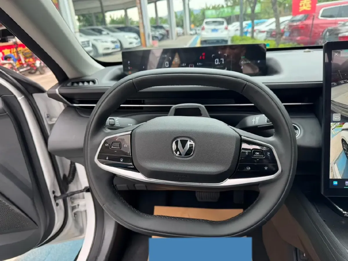 2023 ChangAn Oshan Z6 1.5T 188HP L4 7DCT,autocango,china used car exporter,china ev exporter,chinese used car exporter,chinese used ev exporter